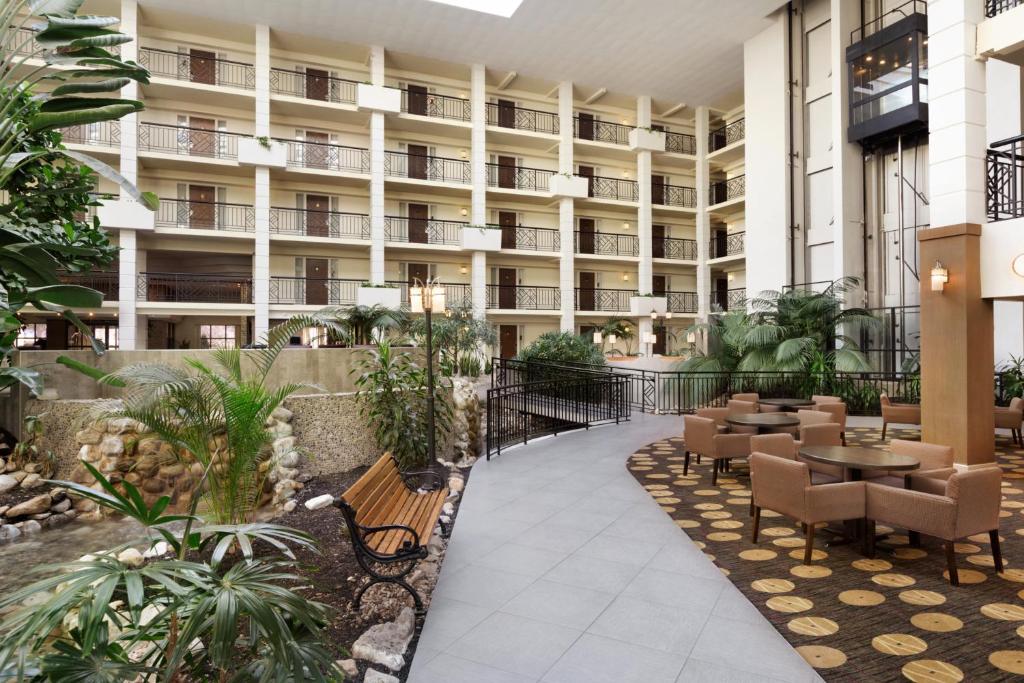 Embassy Suites Piscataway - Somerset - image 2