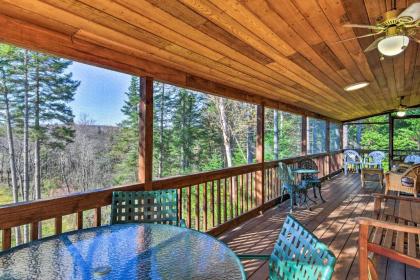 Cozy Pittsburg Home on Perry Stream with trail Access Pittsburg