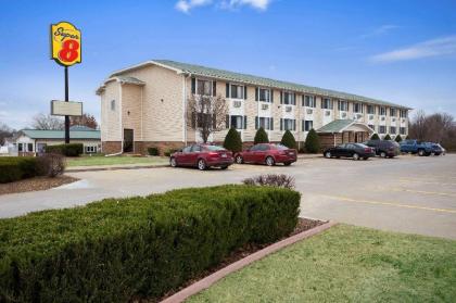 Super 8 by Wyndham Pittsburg KS - image 10