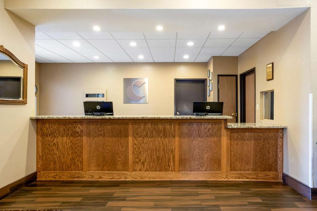 Comfort Inn & Suites Pittsburg - image 2