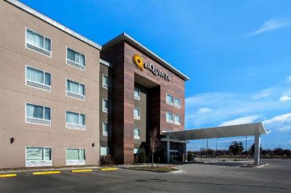 La Quinta Inn & Suites by Wyndham Pittsburg - image 15