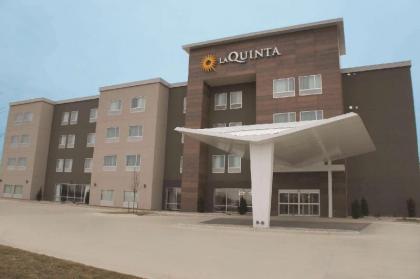 La Quinta Inn & Suites by Wyndham Pittsburg - image 8