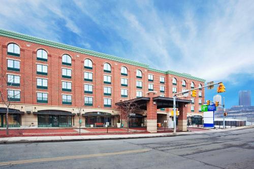 Holiday Inn Express Hotel & Suites Pittsburgh-South Side an IHG Hotel - main image