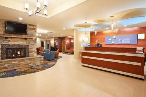 Holiday Inn Express Hotel & Suites Pittsburgh Airport an IHG Hotel - image 4