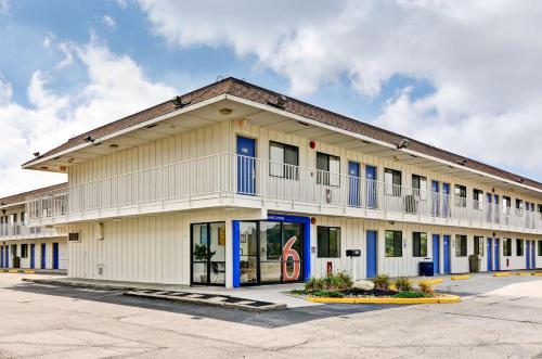 Motel 6-Pittsburgh PA - Crafton - main image