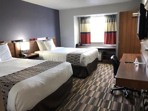 Microtel Inn & Suites by Wyndham Pittsburgh Airport - image 3