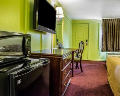 Econo Lodge Pittsburgh I-79 - image 4