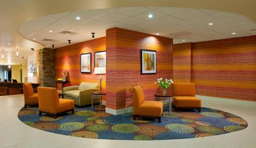 Holiday Inn Express Pittsburgh West - Greentree an IHG Hotel - image 4