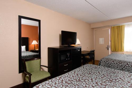 Days Inn by Wyndham Pittsburgh-Harmarville - image 4