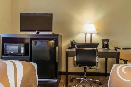 Quality Inn & Suites Harmarville - image 3