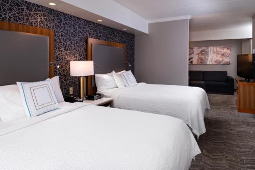 SpringHill Suites by Marriott Pittsburgh North Shore - image 2