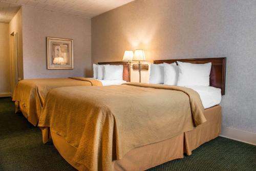 Quality Inn Pittsburgh Airport - image 2