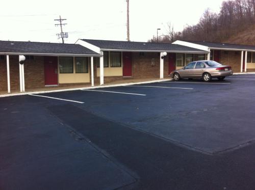 South Hills Motel - image 2