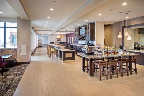 Hilton Garden Inn Pittsburgh Airport South-Robinson Mall - image 3