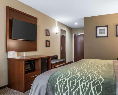 Comfort Inn & Suites Pittsburgh - main image