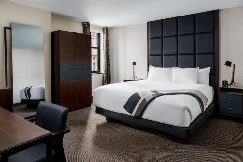 Distrikt Hotel Pittsburgh Curio Collection by Hilton - image 2