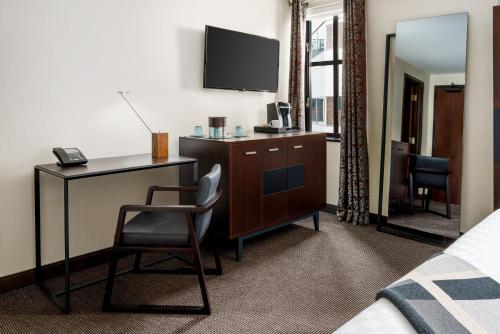 Distrikt Hotel Pittsburgh Curio Collection by Hilton - image 4