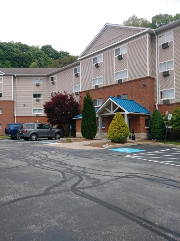 InTown Suites Extended Stay Pittsburgh PA - image 4