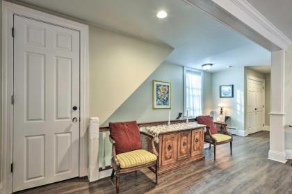 Quaint Pittsburgh Pad with Deck 5 Mi to Dtwn! - image 2