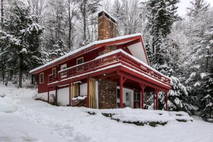 Sweet Life   Vermont Chalet   6 person Indoor Hot tub   15 min to Killington Pittsfield Vermont