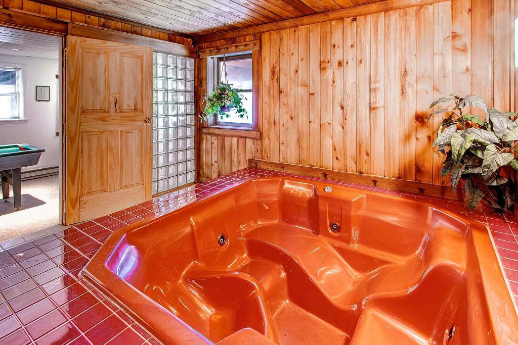 Sweet Life - Vermont Chalet - 6 person Indoor Hot Tub - 15 min to Killington - image 7