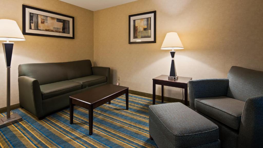 Best Western Plus Berkshire Hills Inn & Suites - image 7