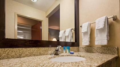 Best Western Plus Berkshire Hills Inn & Suites - image 9