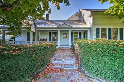 Idyllic Pittsford Farmhouse about 20Mi to Killington Ski