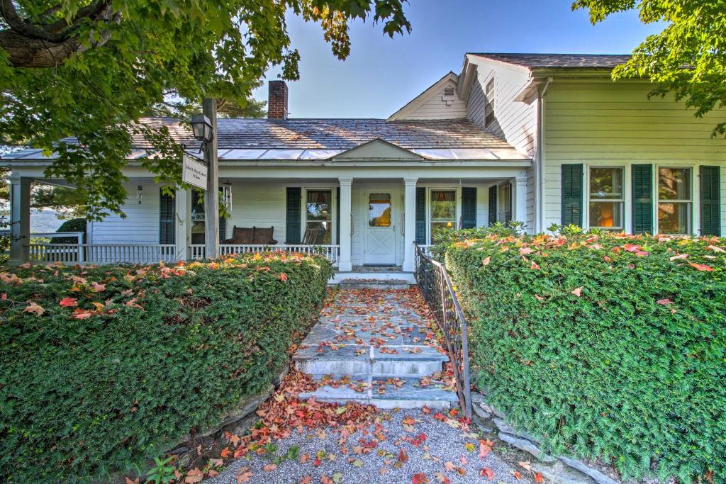 Idyllic Pittsford Farmhouse about 20Mi to Killington Ski - main image