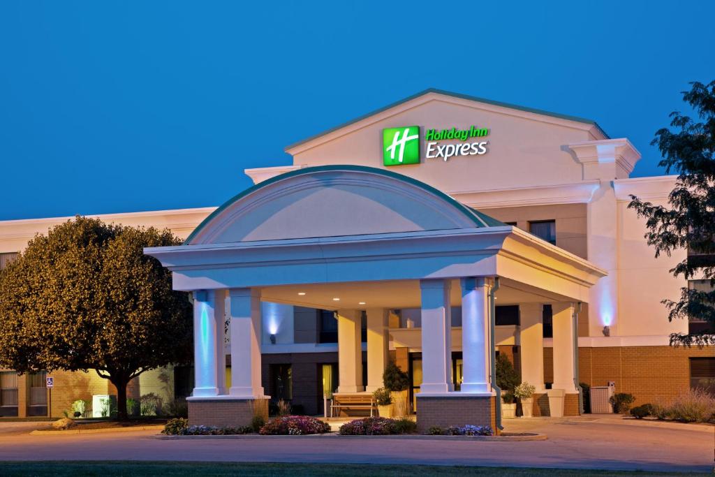 Holiday Inn Express Indianapolis Airport an IHG Hotel - main image