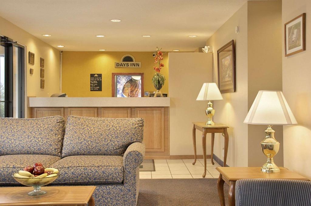 Days Inn by Wyndham Plainfield - image 4