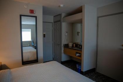 Clarion Pointe Indianapolis Airport - image 10