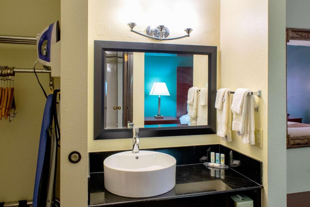 Quality Inn Plainfield - Indianapolis West - image 2