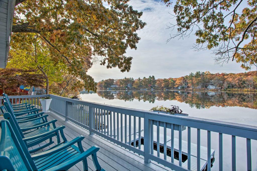 Football Fans Lake Retreat - 5 Mins to Gillette! - main image