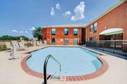 Days Inn by Wyndham Dallas Plano - image 3