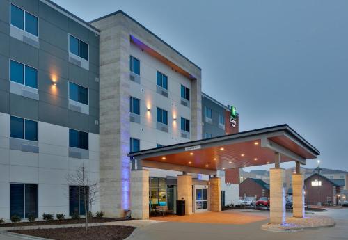 Holiday Inn Express & Suites Plano East - Richardson an IHG Hotel - main image