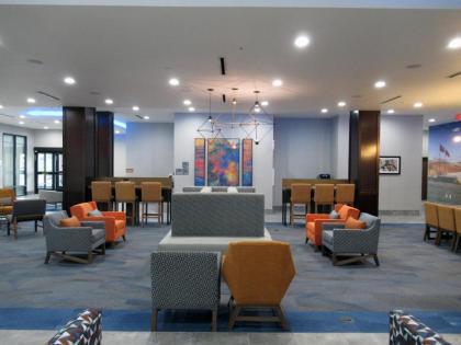 La Quinta Inn & Suites by Wyndham Frisco - image 4