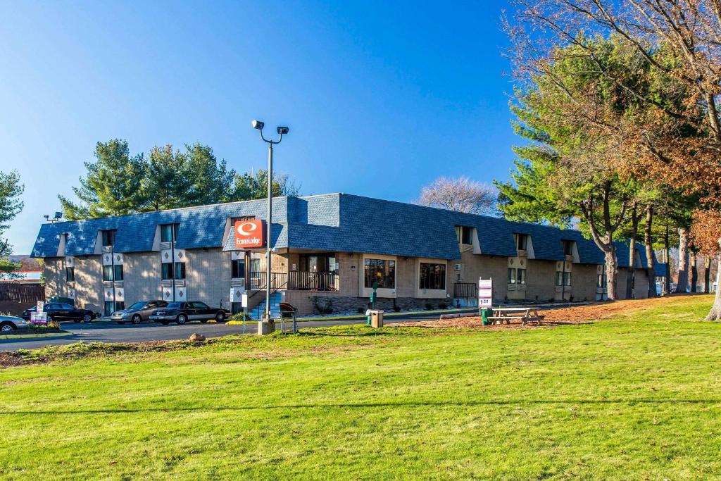 Econo Lodge Milldale-Southington - main image