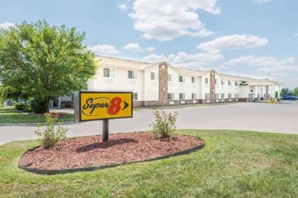 Super 8 by Wyndham Platte City Kansas City Area - image 2