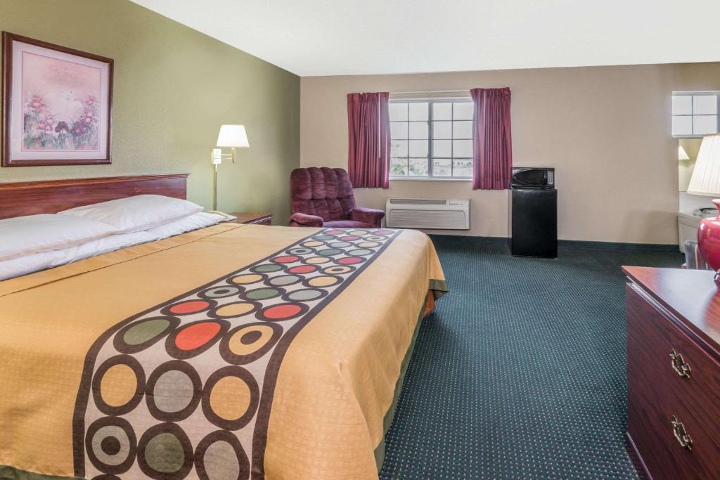 Super 8 by Wyndham Platte City Kansas City Area - image 5