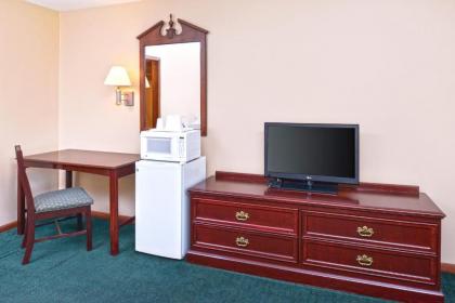 Americas Best Value Inn Plattsburgh - image 4