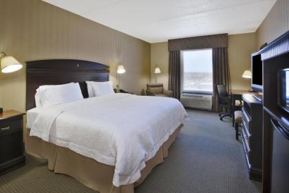 Hampton Inn & Suites Plattsburgh - image 12