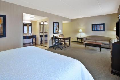 Hampton Inn & Suites Plattsburgh - image 13