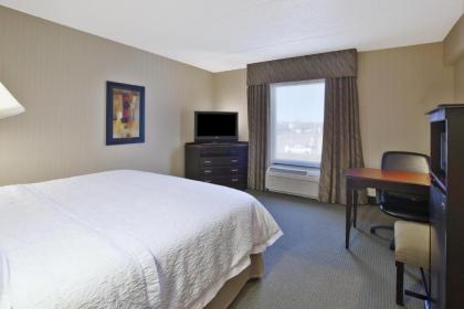 Hampton Inn & Suites Plattsburgh - image 6