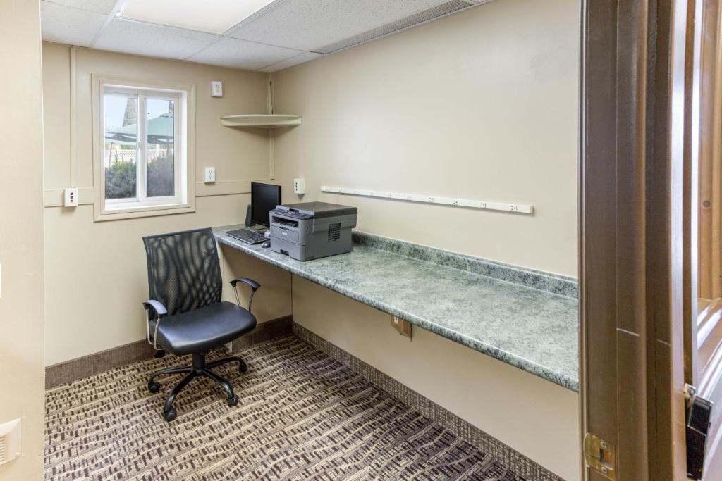 Quality Inn & Suites Plattsburgh - image 7