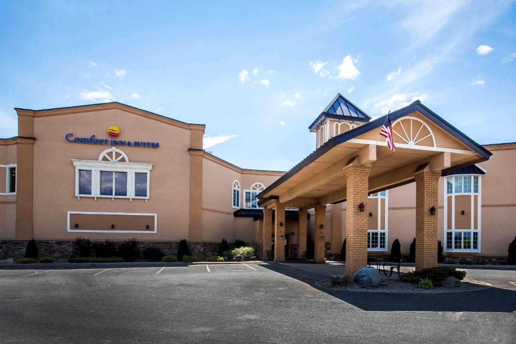 Comfort Inn & Suites Plattsburgh - Morrisonville - main image