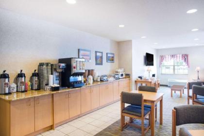 Microtel Inn & Suites by Wyndham Plattsburgh - image 10