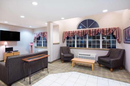 Microtel Inn & Suites by Wyndham Plattsburgh - image 9