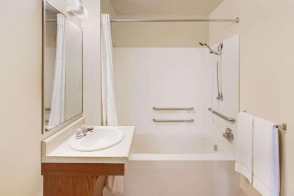 WoodSpring Suites Des Moines Pleasant Hill - image 9