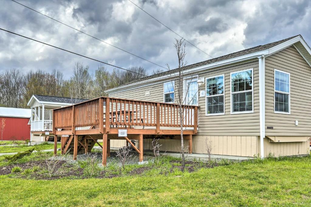 Country Cottage with Private Deck Near Hiking! - image 3